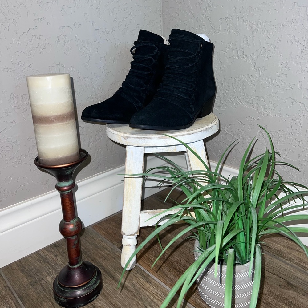 Yellow Box Jaffa: Black Suede Booties